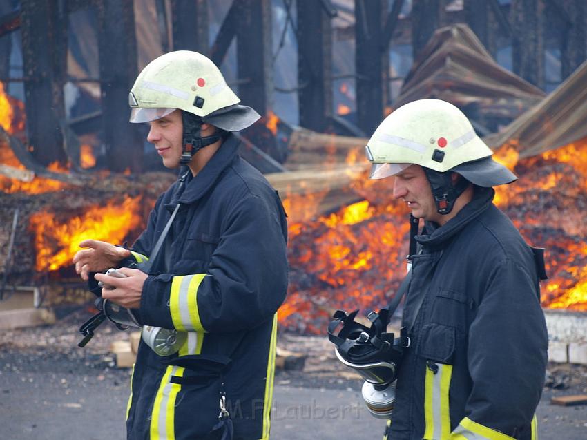 Grossbrand Holzlager Siegburg Industriestr P381.JPG